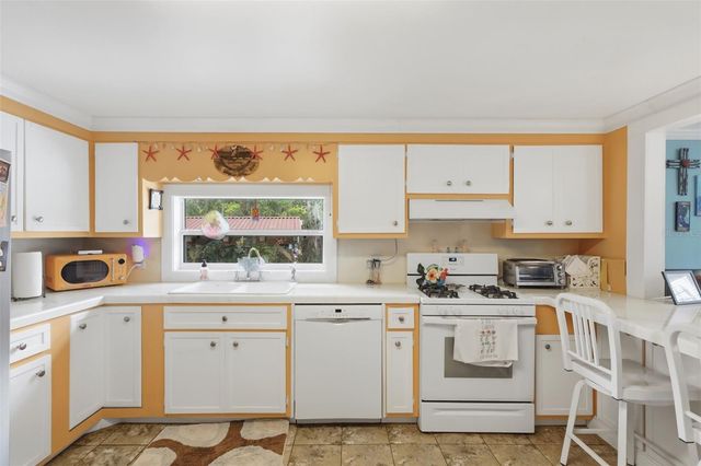 460 ALHAMBRA AVENUE, De Leon Springs, FL 32130