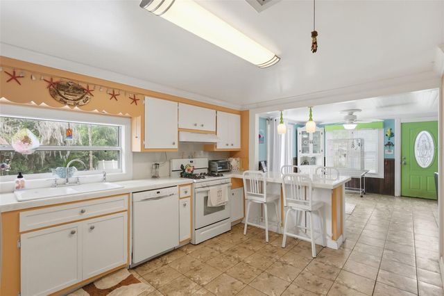 460 ALHAMBRA AVENUE, De Leon Springs, FL 32130