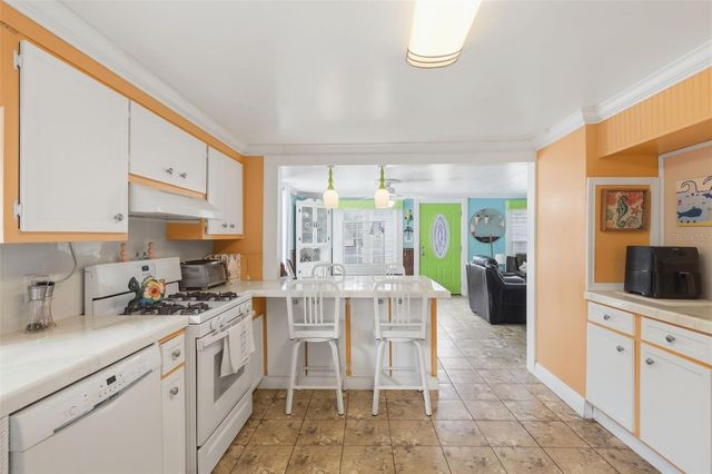 460 ALHAMBRA AVENUE, De Leon Springs, FL 32130