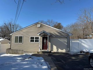 168 Woodycrest Drive, Farmingville, NY 11738