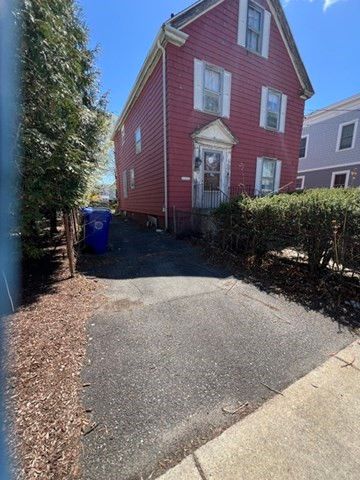 73 Beacon St, Arlington, MA 02474