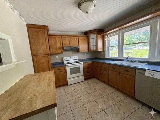 2223 W Oak Street, La Porte, IN 46350