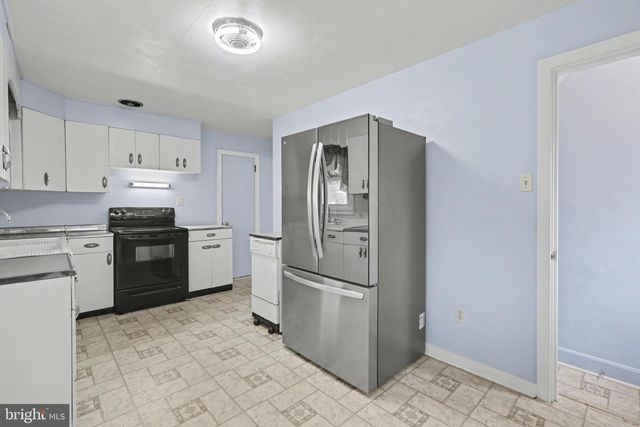 5512 LARKIN AVE, Harrisburg, PA 17112