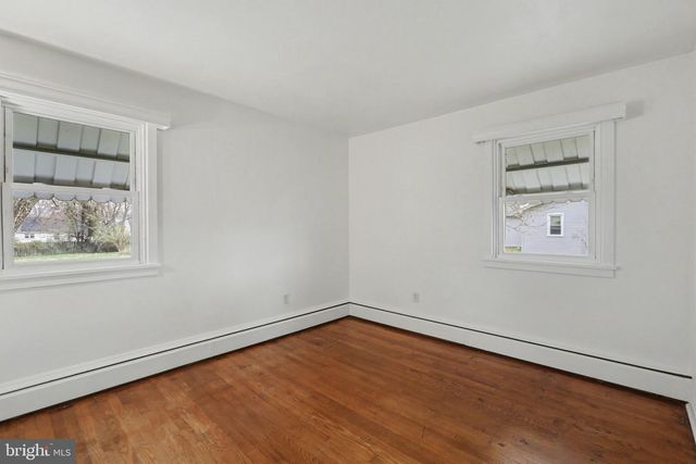 5512 LARKIN AVE, Harrisburg, PA 17112