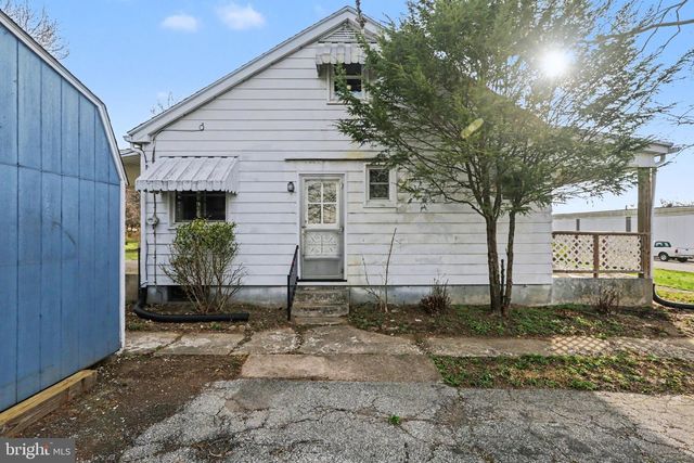 5512 LARKIN AVE, Harrisburg, PA 17112