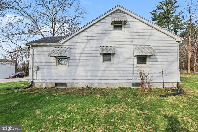 5512 LARKIN AVE, Harrisburg, PA 17112