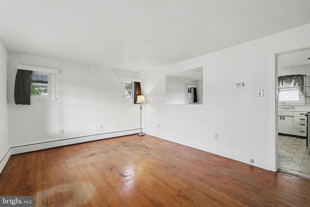 5512 LARKIN AVE, Harrisburg, PA 17112