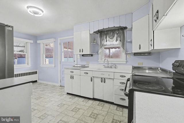 5512 LARKIN AVE, Harrisburg, PA 17112