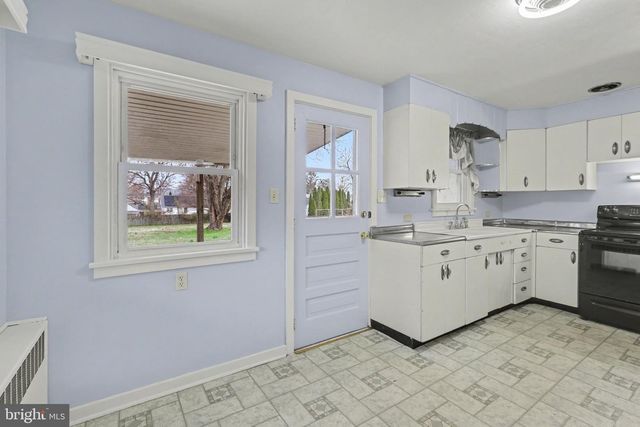 5512 LARKIN AVE, Harrisburg, PA 17112