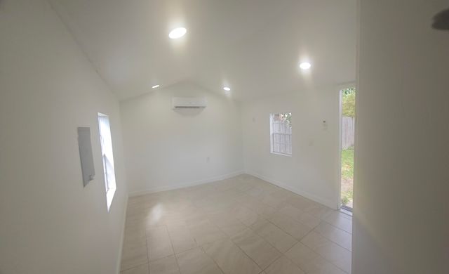 1133 NE 15th Avenue 17, Fort Lauderdale, FL 33304