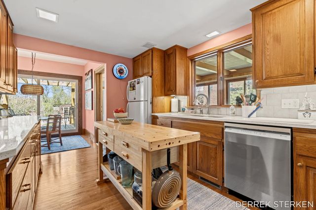43 E Main Avenue, Zeeland, MI 49464