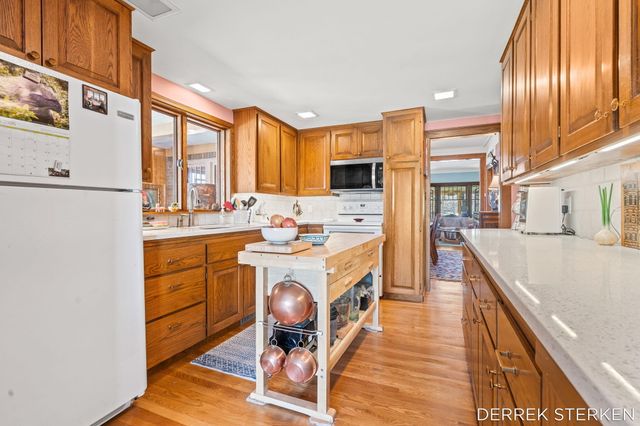 43 E Main Avenue, Zeeland, MI 49464