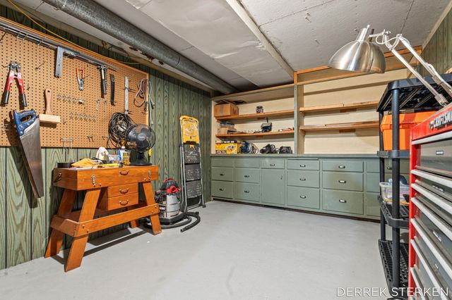 43 E Main Avenue, Zeeland, MI 49464