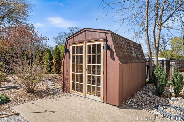 43 E Main Avenue, Zeeland, MI 49464