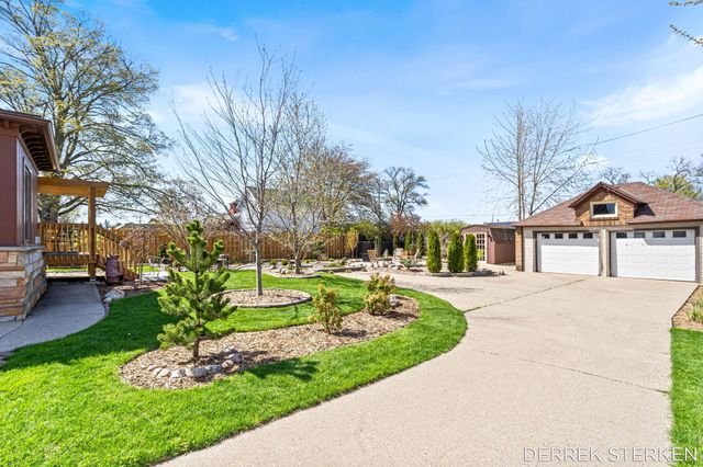43 E Main Avenue, Zeeland, MI 49464