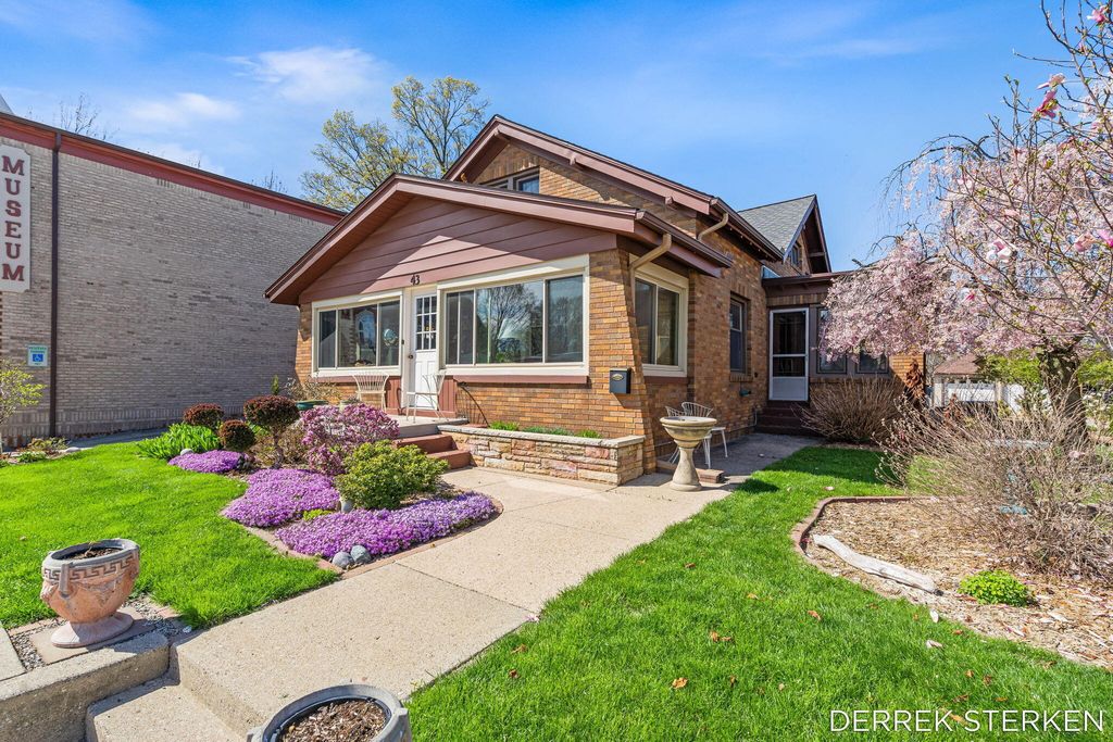 43 E Main Avenue, Zeeland, MI 49464