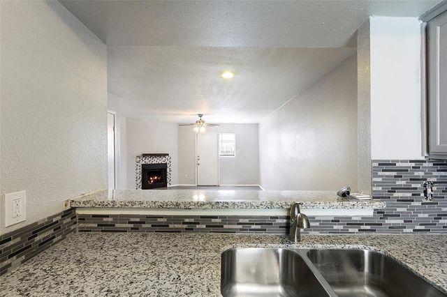 8704 Victorian Village Drive 8704, Houston, TX 77071