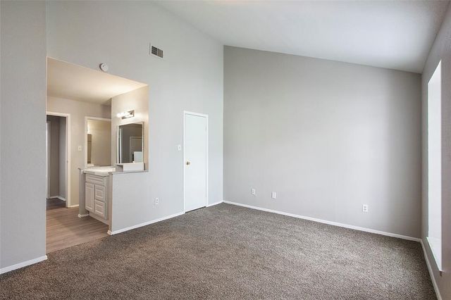 8704 Victorian Village Drive 8704, Houston, TX 77071