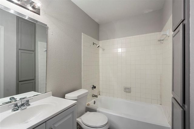 8704 Victorian Village Drive 8704, Houston, TX 77071