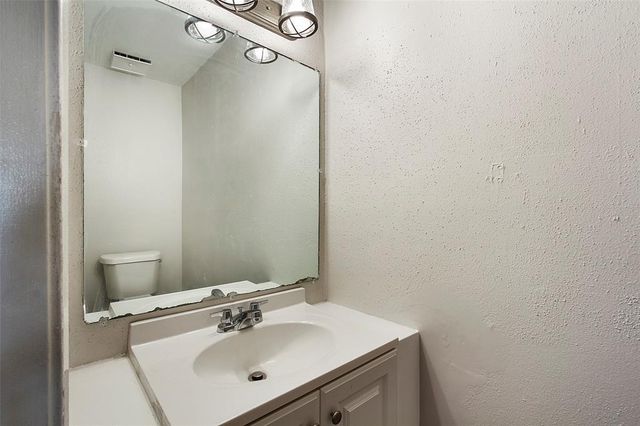 8704 Victorian Village Drive 8704, Houston, TX 77071