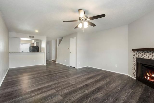 8704 Victorian Village Drive 8704, Houston, TX 77071