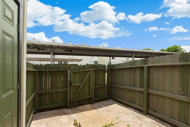 8704 Victorian Village Drive 8704, Houston, TX 77071
