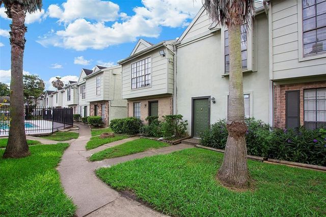 8704 Victorian Village Drive 8704, Houston, TX 77071