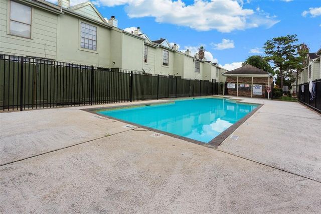 8704 Victorian Village Drive 8704, Houston, TX 77071