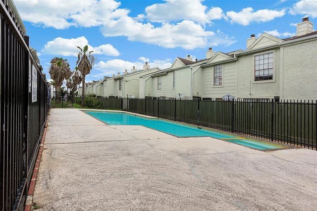 8704 Victorian Village Drive 8704, Houston, TX 77071