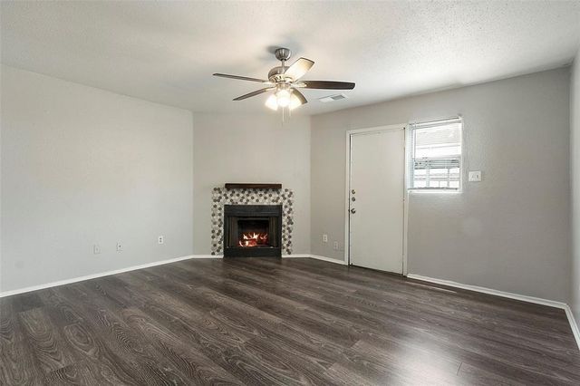 8704 Victorian Village Drive 8704, Houston, TX 77071