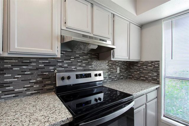 8704 Victorian Village Drive 8704, Houston, TX 77071