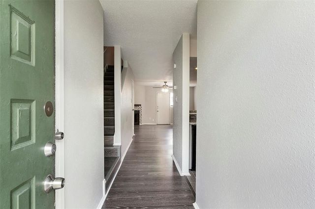 8704 Victorian Village Drive 8704, Houston, TX 77071