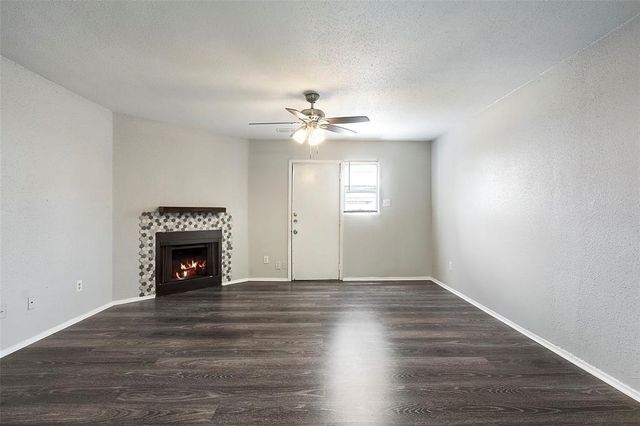8704 Victorian Village Drive 8704, Houston, TX 77071
