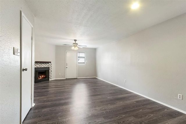 8704 Victorian Village Drive 8704, Houston, TX 77071