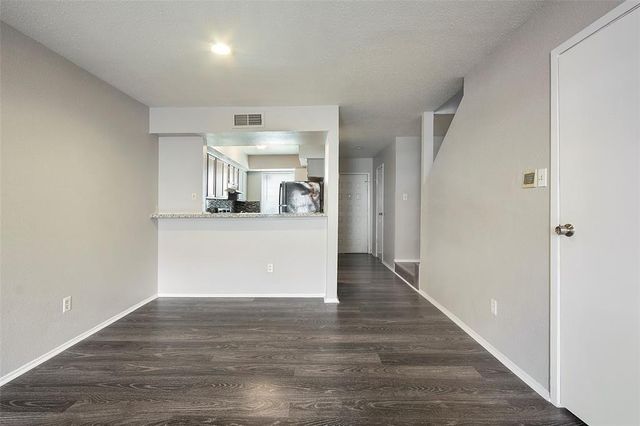 8704 Victorian Village Drive 8704, Houston, TX 77071