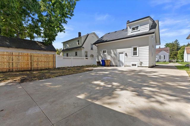 6223 37th AVENUE, Kenosha, WI 53142
