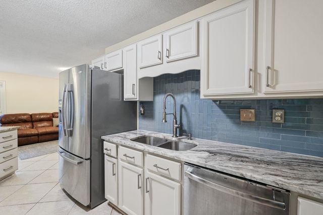 2549 HEARTH STONE DR, Memphis, TN 38016