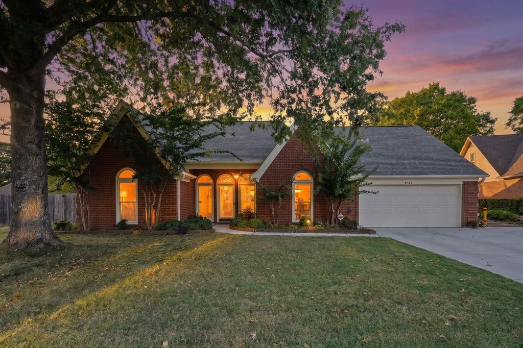 2549 HEARTH STONE DR, Memphis, TN 38016