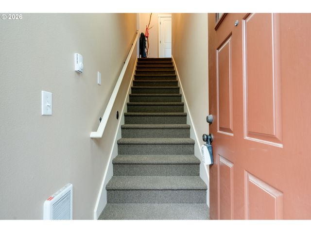 646 Ne ROYDON Ln, Hillsboro, OR 97006