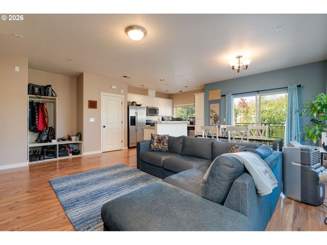 646 Ne ROYDON Ln, Hillsboro, OR 97006