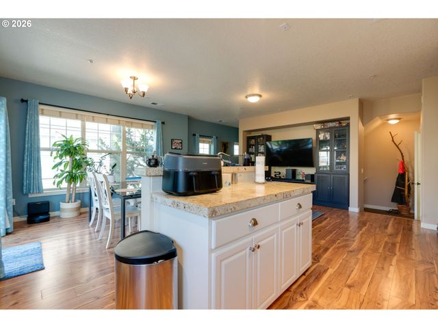 646 Ne ROYDON Ln, Hillsboro, OR 97006