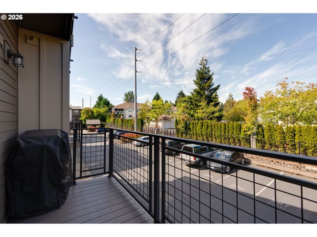 646 Ne ROYDON Ln, Hillsboro, OR 97006