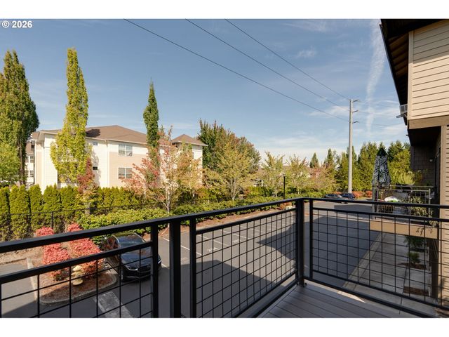 646 Ne ROYDON Ln, Hillsboro, OR 97006