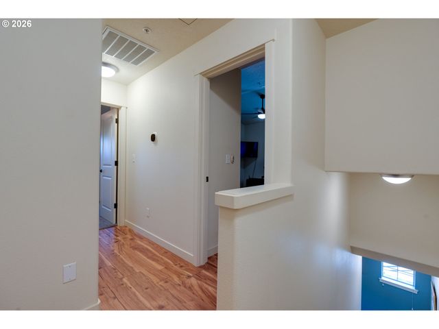 646 Ne ROYDON Ln, Hillsboro, OR 97006