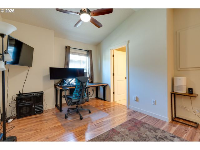 646 Ne ROYDON Ln, Hillsboro, OR 97006