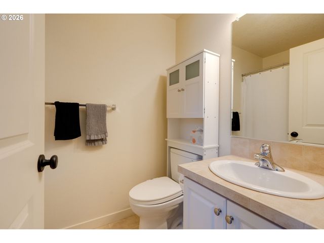 646 Ne ROYDON Ln, Hillsboro, OR 97006