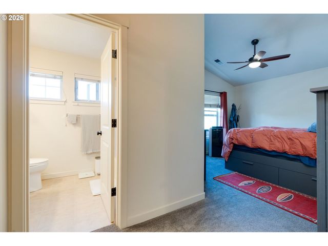 646 Ne ROYDON Ln, Hillsboro, OR 97006