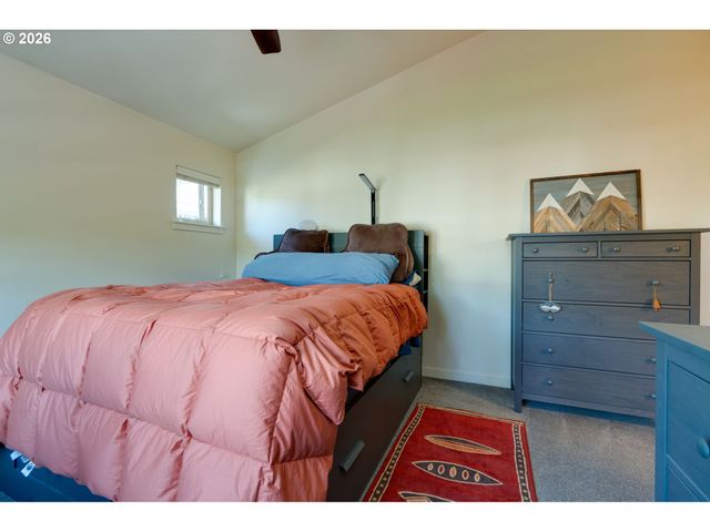 646 Ne ROYDON Ln, Hillsboro, OR 97006