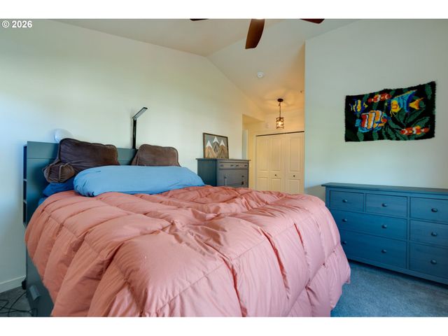 646 Ne ROYDON Ln, Hillsboro, OR 97006