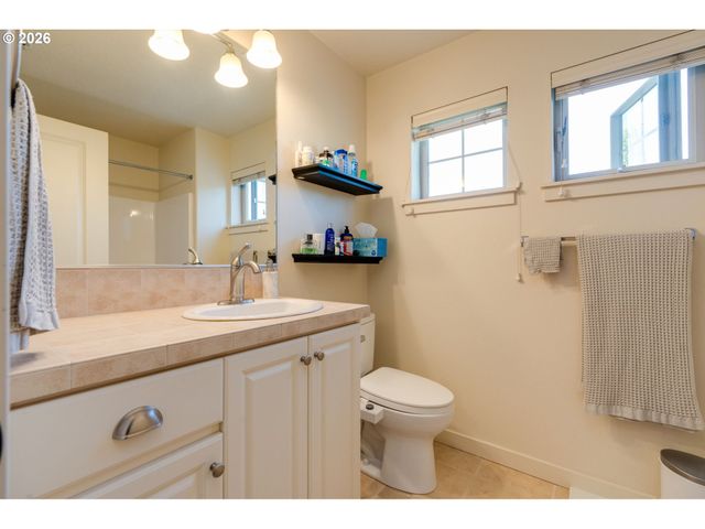 646 Ne ROYDON Ln, Hillsboro, OR 97006